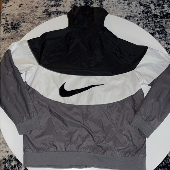 Nikes Men Colorblock Windbreaker - Picture 2 of 4